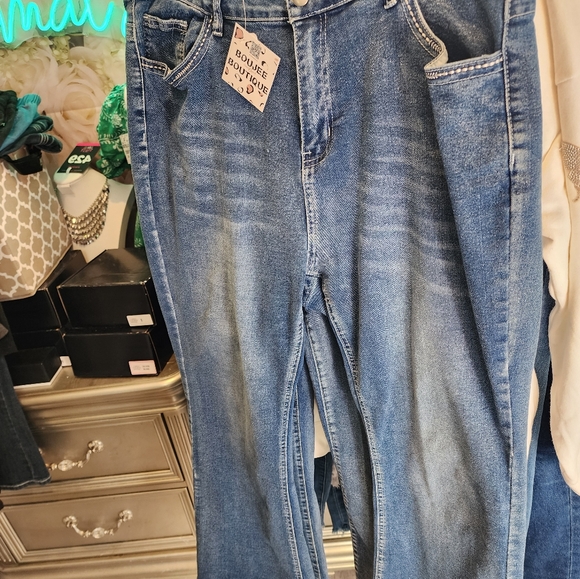 Cowgirl Jeans - Picture 2 of 7